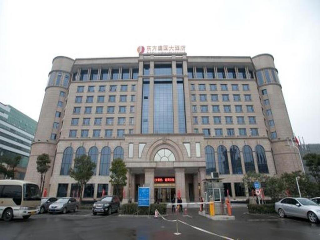 Dongfang Jianguo Hotel Ухань Экстерьер фото