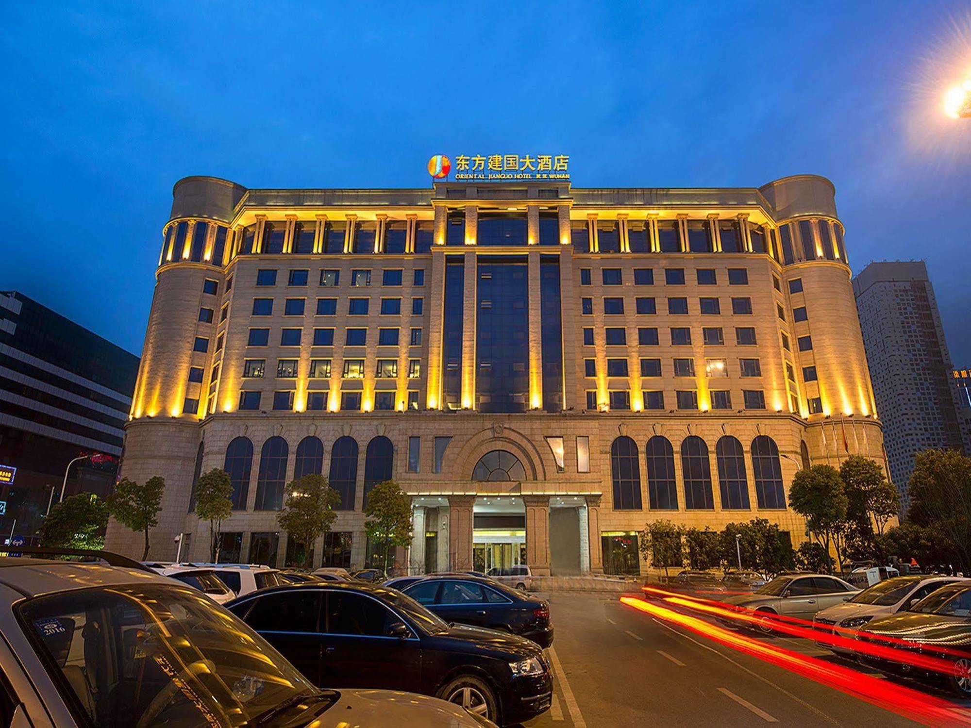 Dongfang Jianguo Hotel Ухань Экстерьер фото